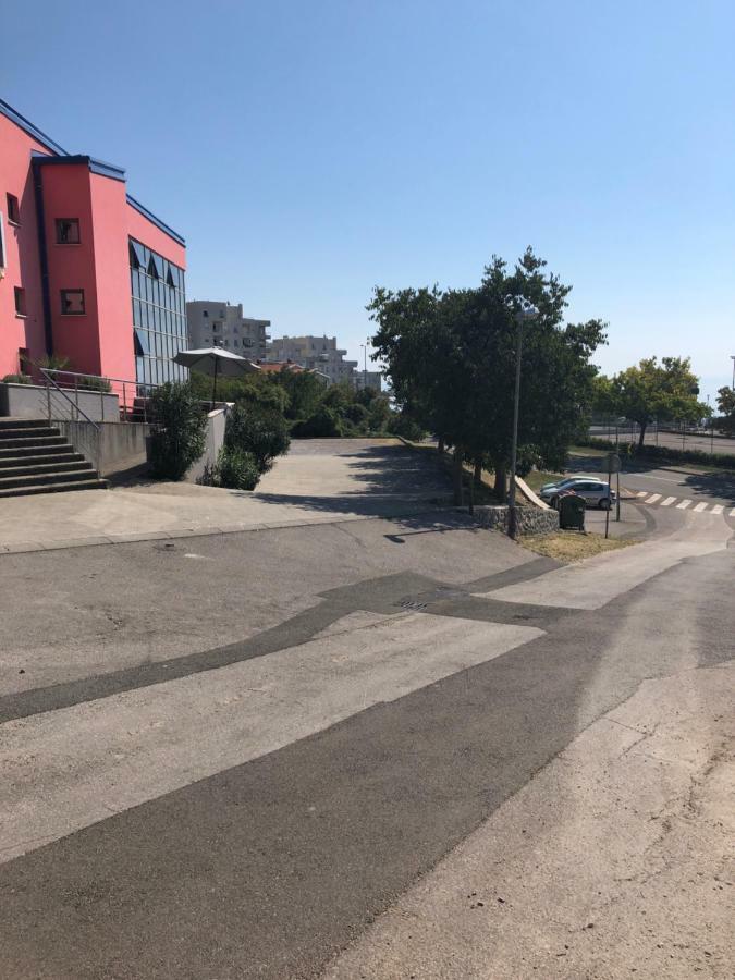 Hostel Ceska Beseda Рийека Екстериор снимка